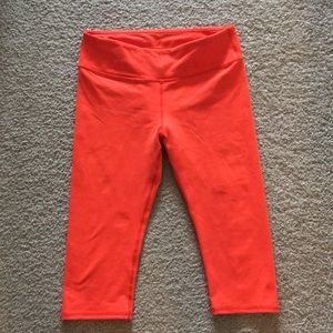 Fabletics Salar Solid PowerHold crop leggings